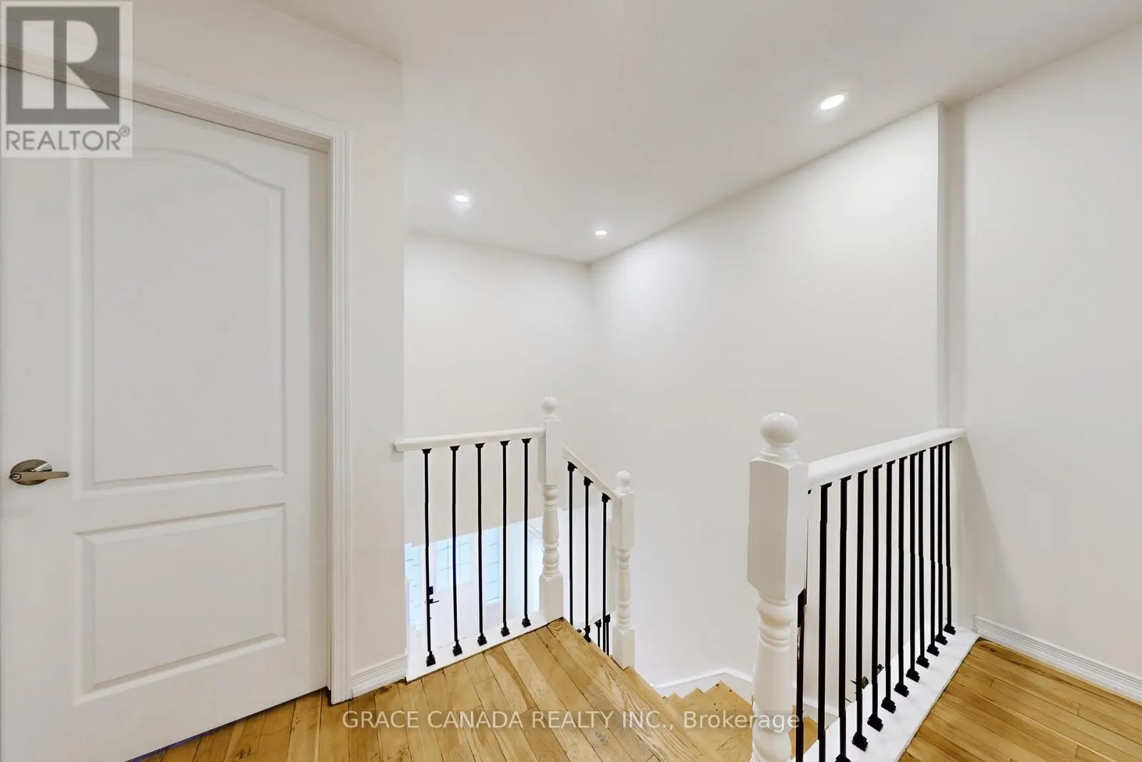 43 BANKFIELD CRESCENT