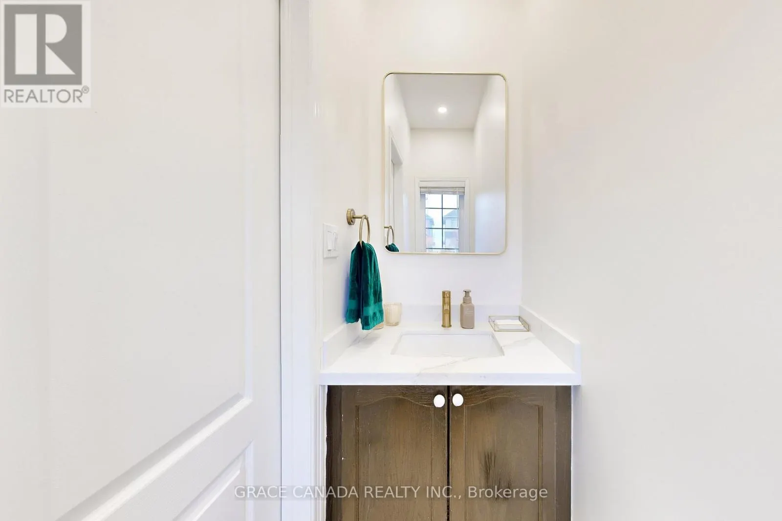 43 BANKFIELD CRESCENT