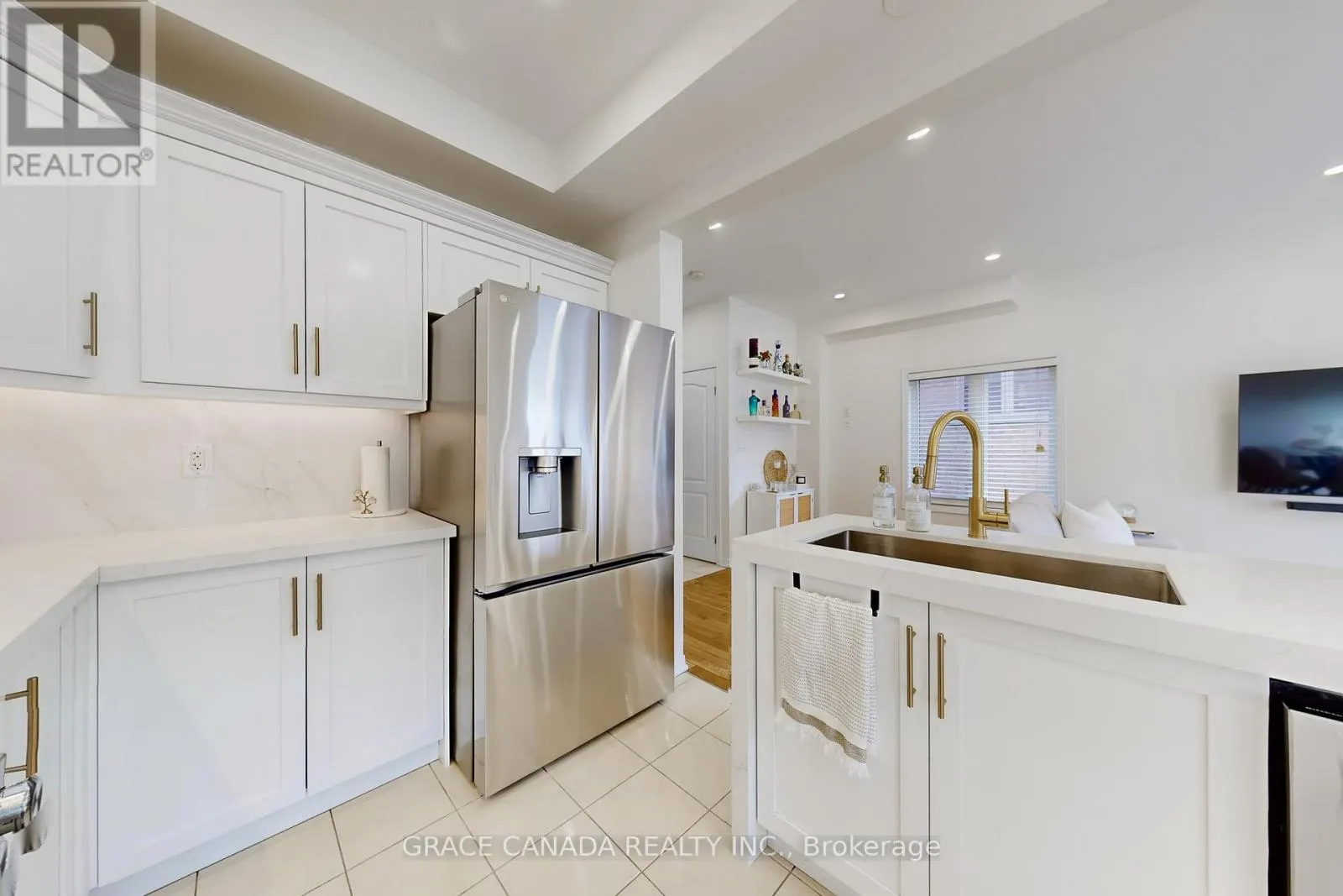 43 BANKFIELD CRESCENT