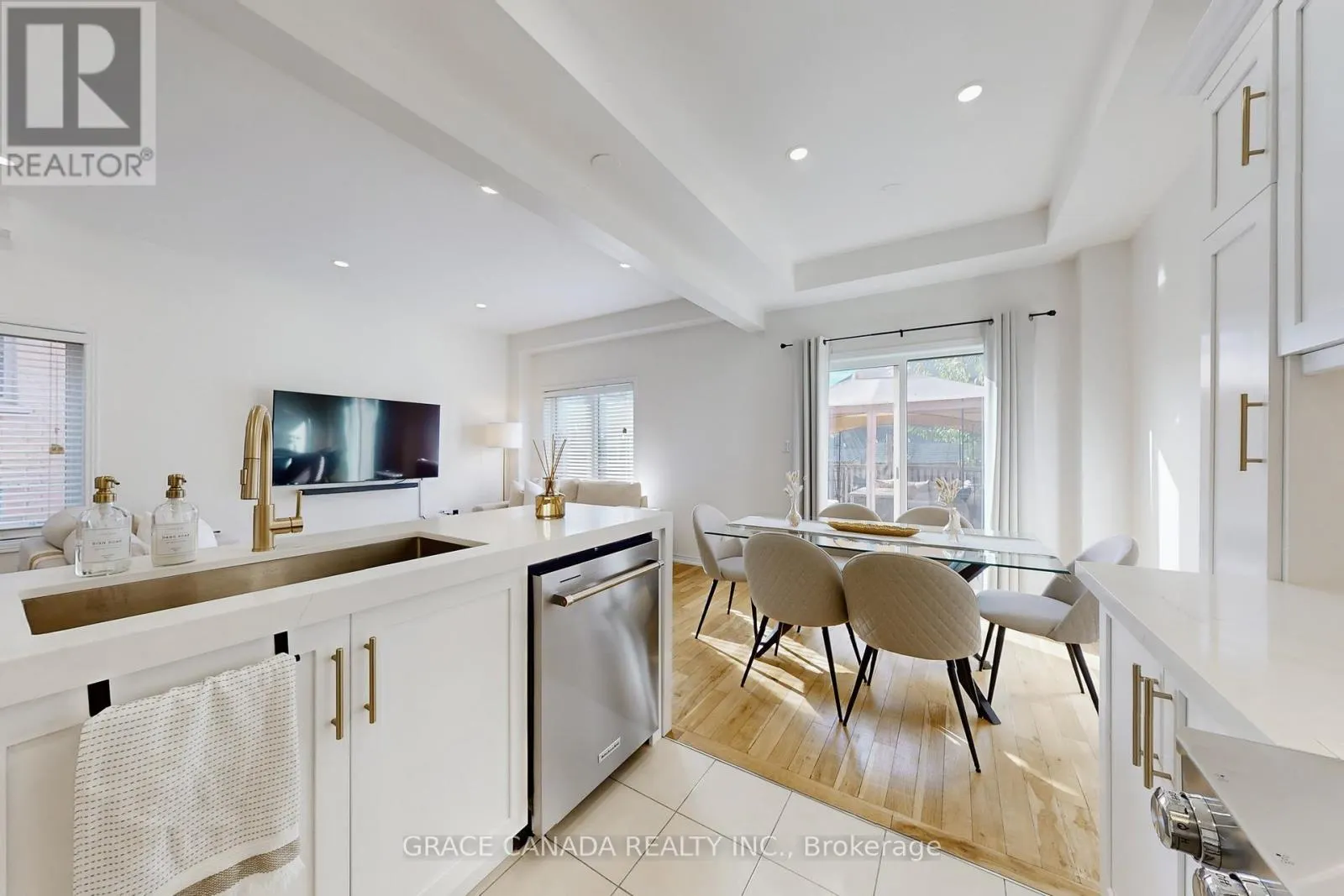 43 BANKFIELD CRESCENT