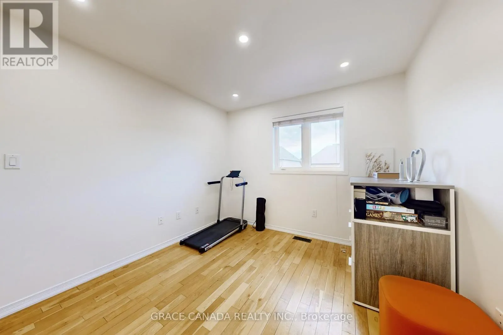 43 BANKFIELD CRESCENT