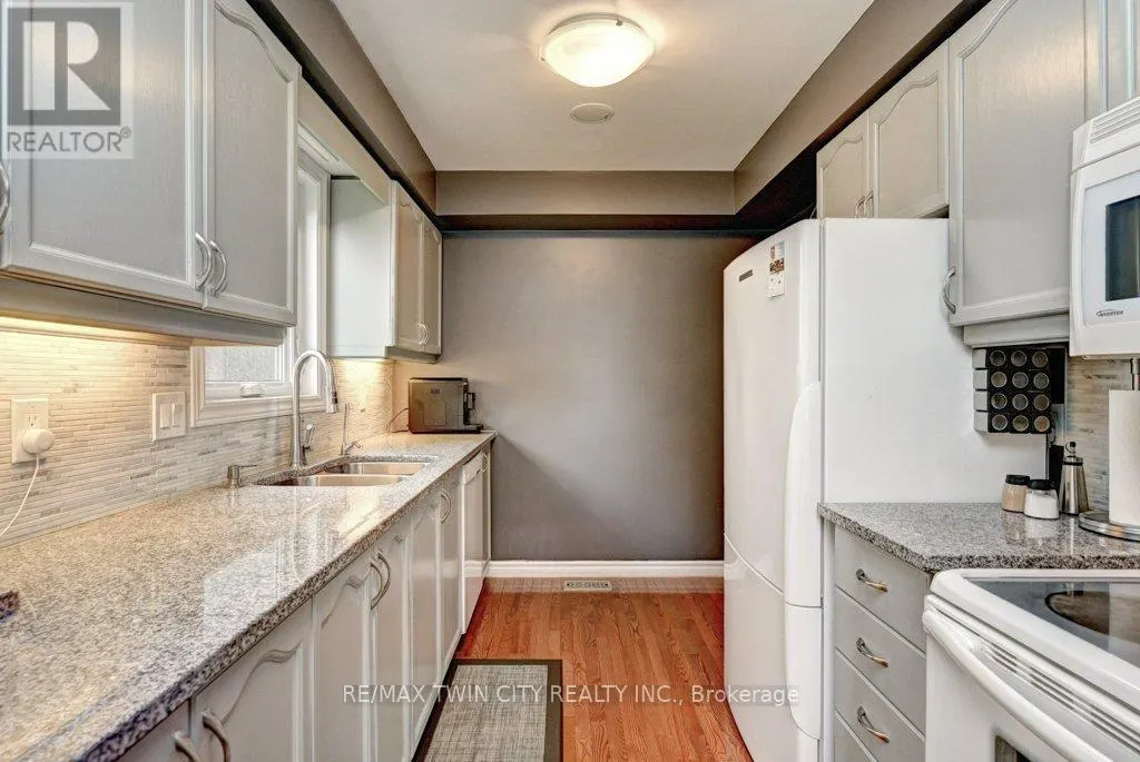 347 BUSHVIEW CRESCENT