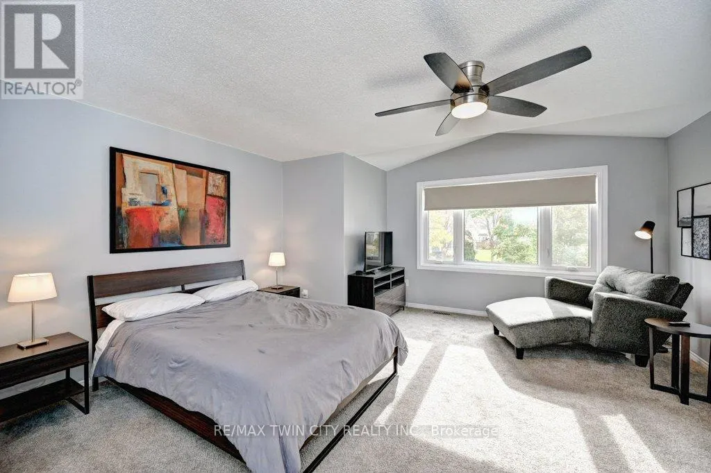 347 BUSHVIEW CRESCENT