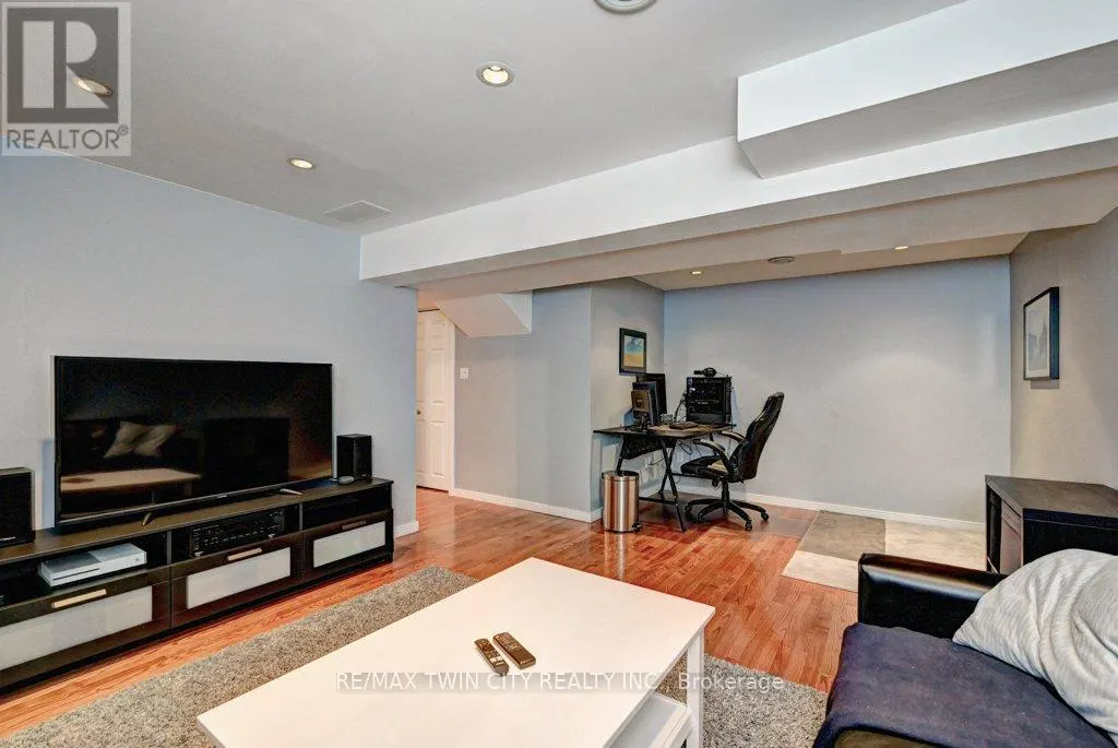 347 BUSHVIEW CRESCENT