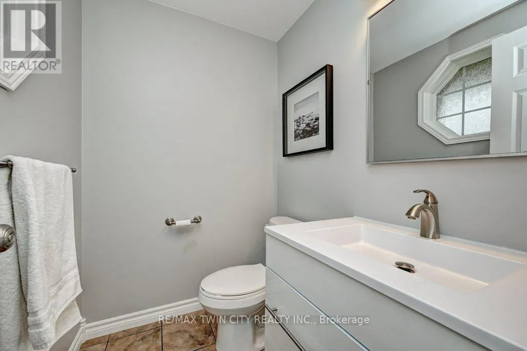 347 BUSHVIEW CRESCENT