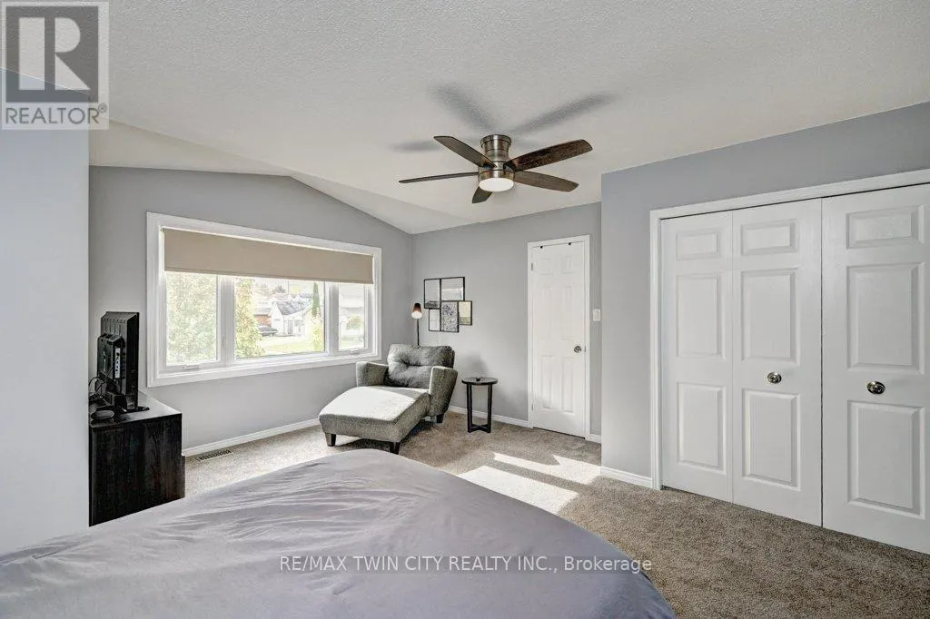 347 BUSHVIEW CRESCENT