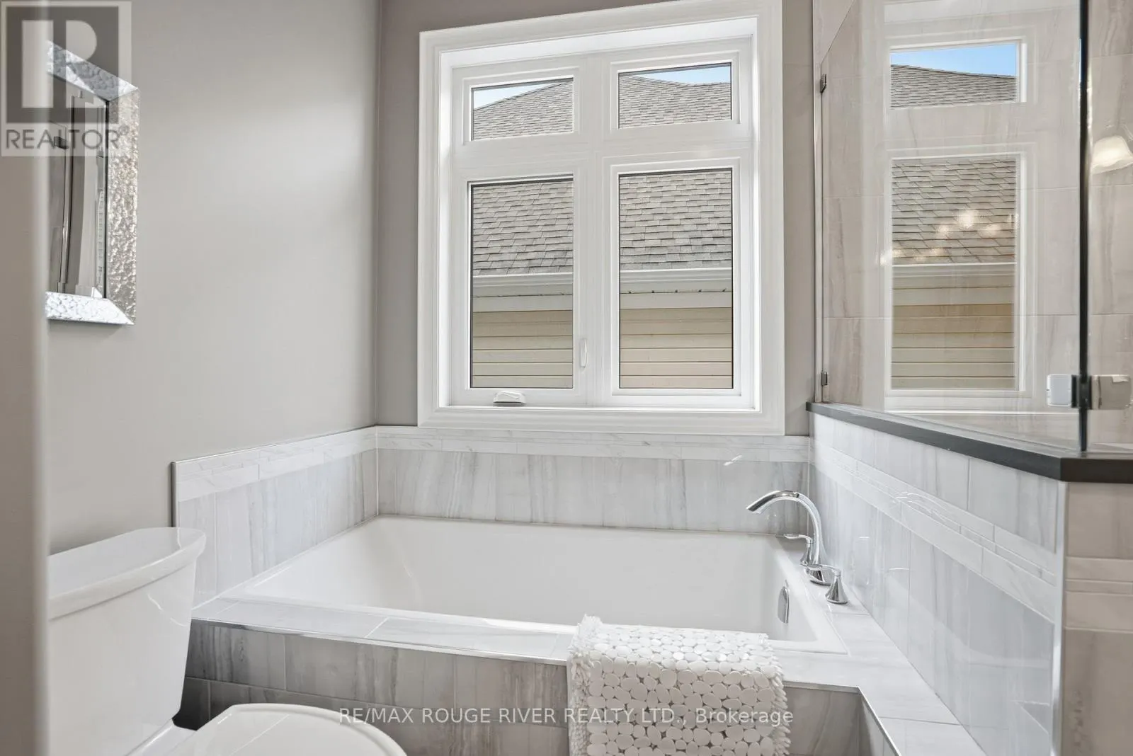 50 - 17 LOCKSIDE DRIVE, #50