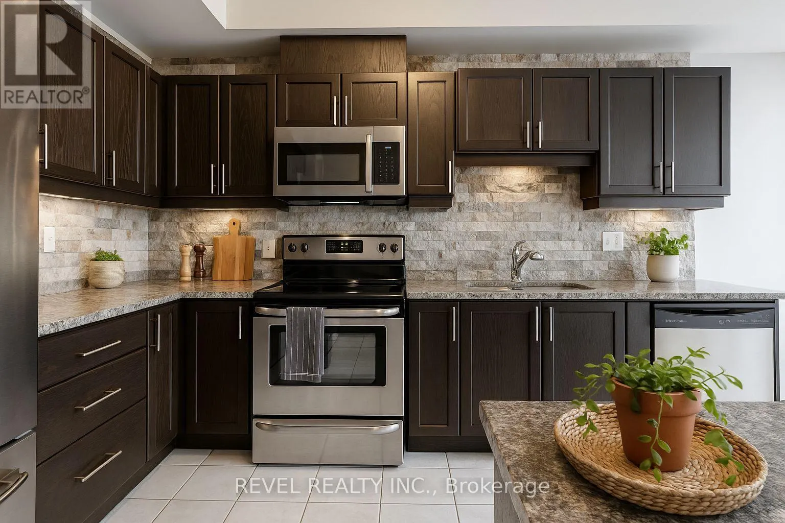 22 - 247 FESTIVAL WAY