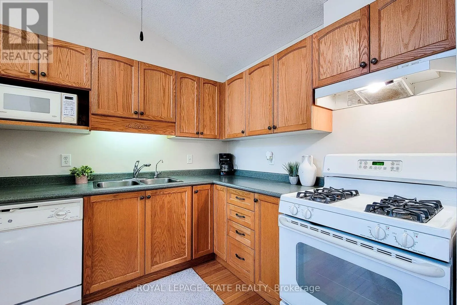 22 - 751 RYMAL ROAD W