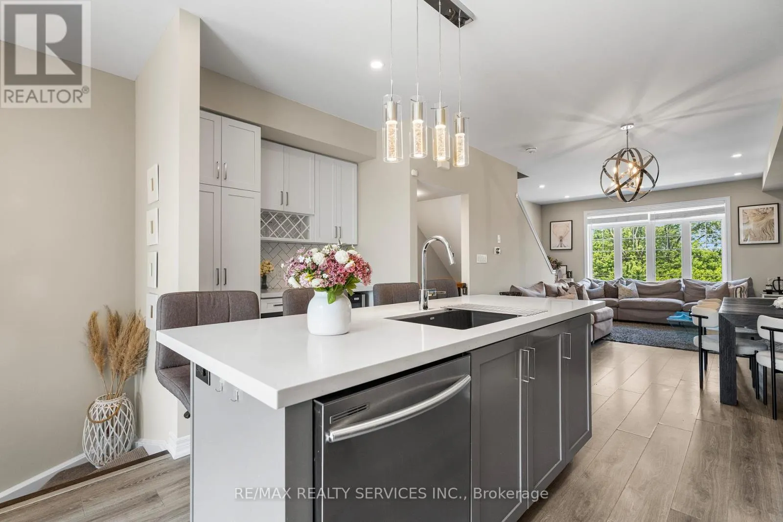 122 - 1890 RYMAL ROAD E