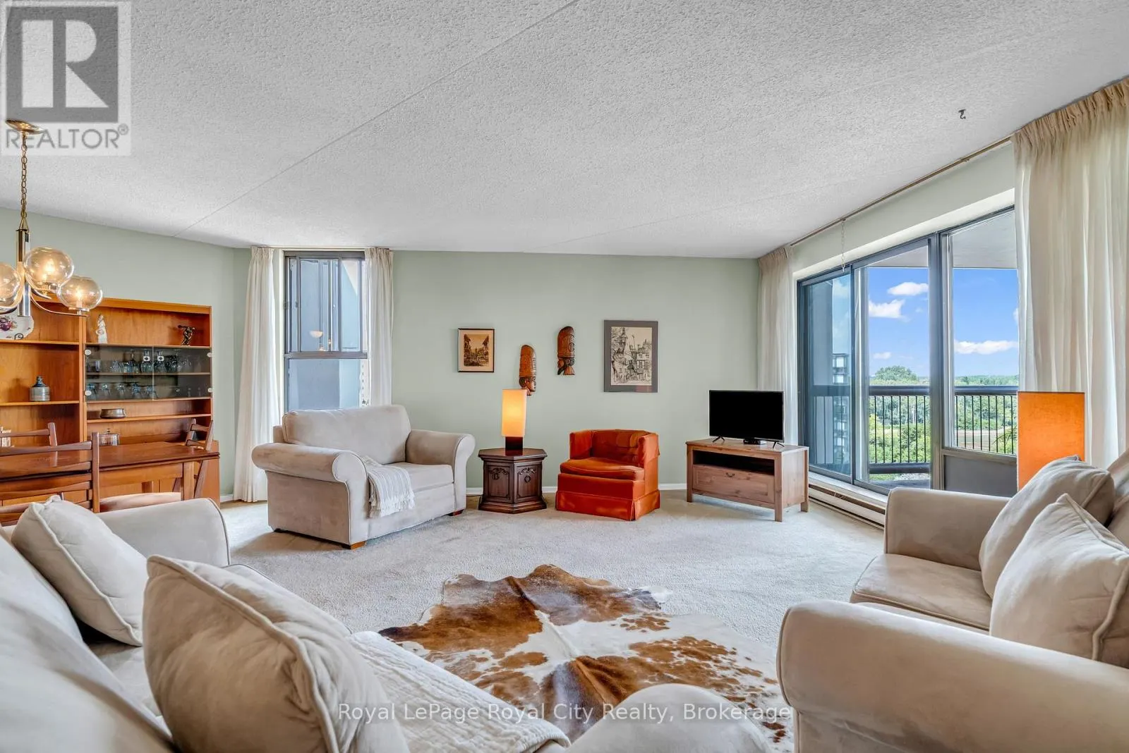 803 - 22 MARILYN DRIVE, #803