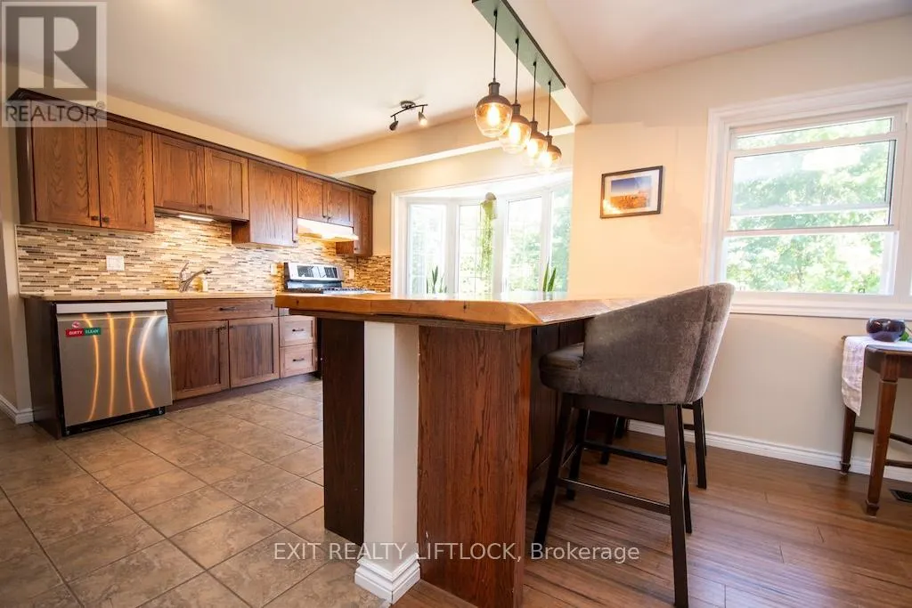 1456 FIRWOOD CRESCENT