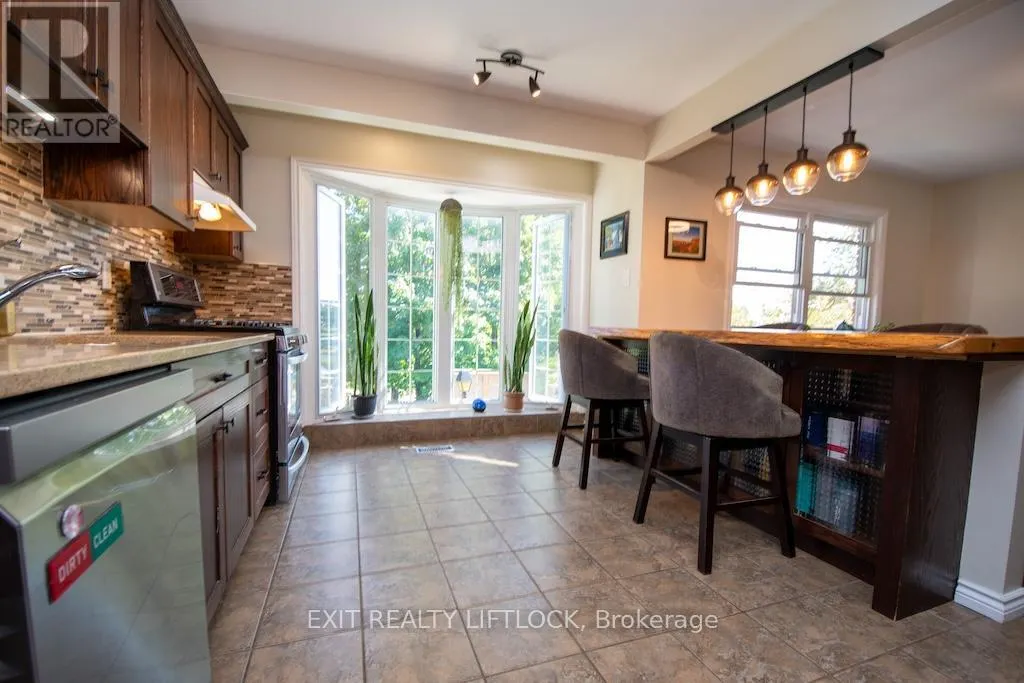 1456 FIRWOOD CRESCENT