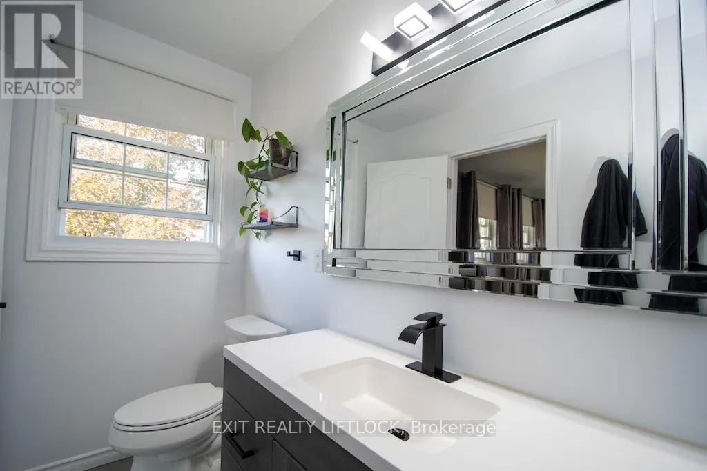 1456 FIRWOOD CRESCENT