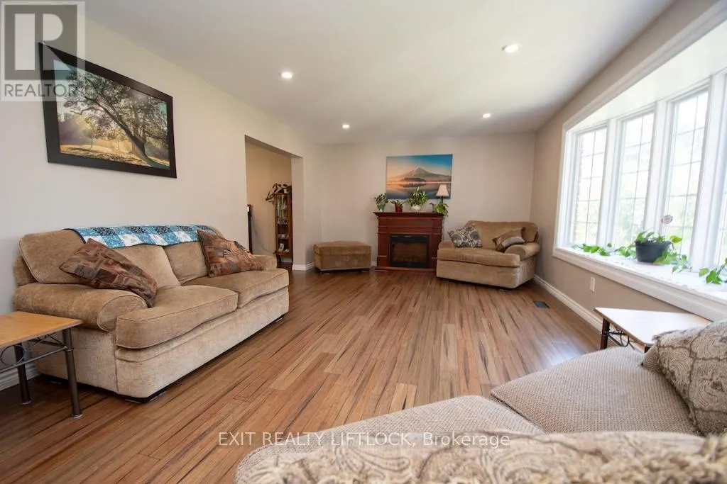 1456 FIRWOOD CRESCENT