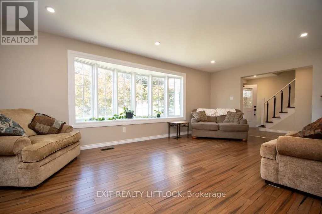 1456 FIRWOOD CRESCENT