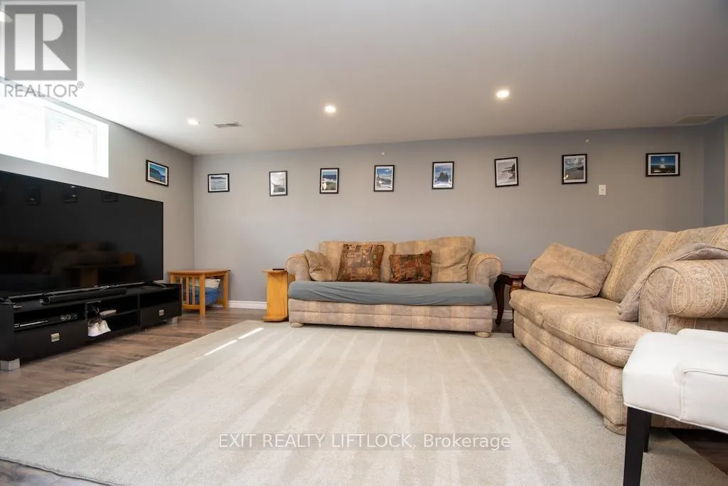 1456 FIRWOOD CRESCENT