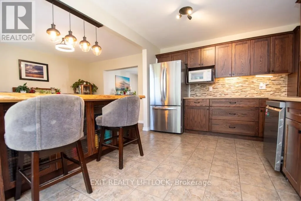 1456 FIRWOOD CRESCENT