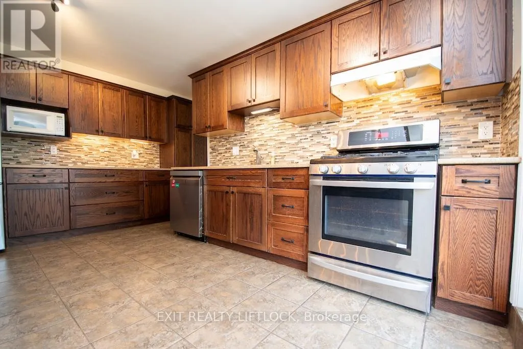 1456 FIRWOOD CRESCENT