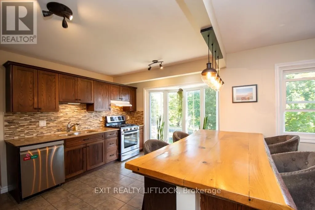 1456 FIRWOOD CRESCENT