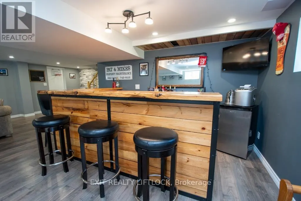 1456 FIRWOOD CRESCENT