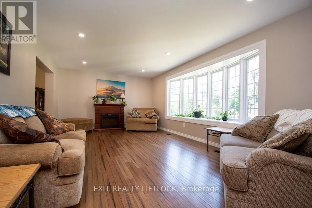 1456 FIRWOOD CRESCENT