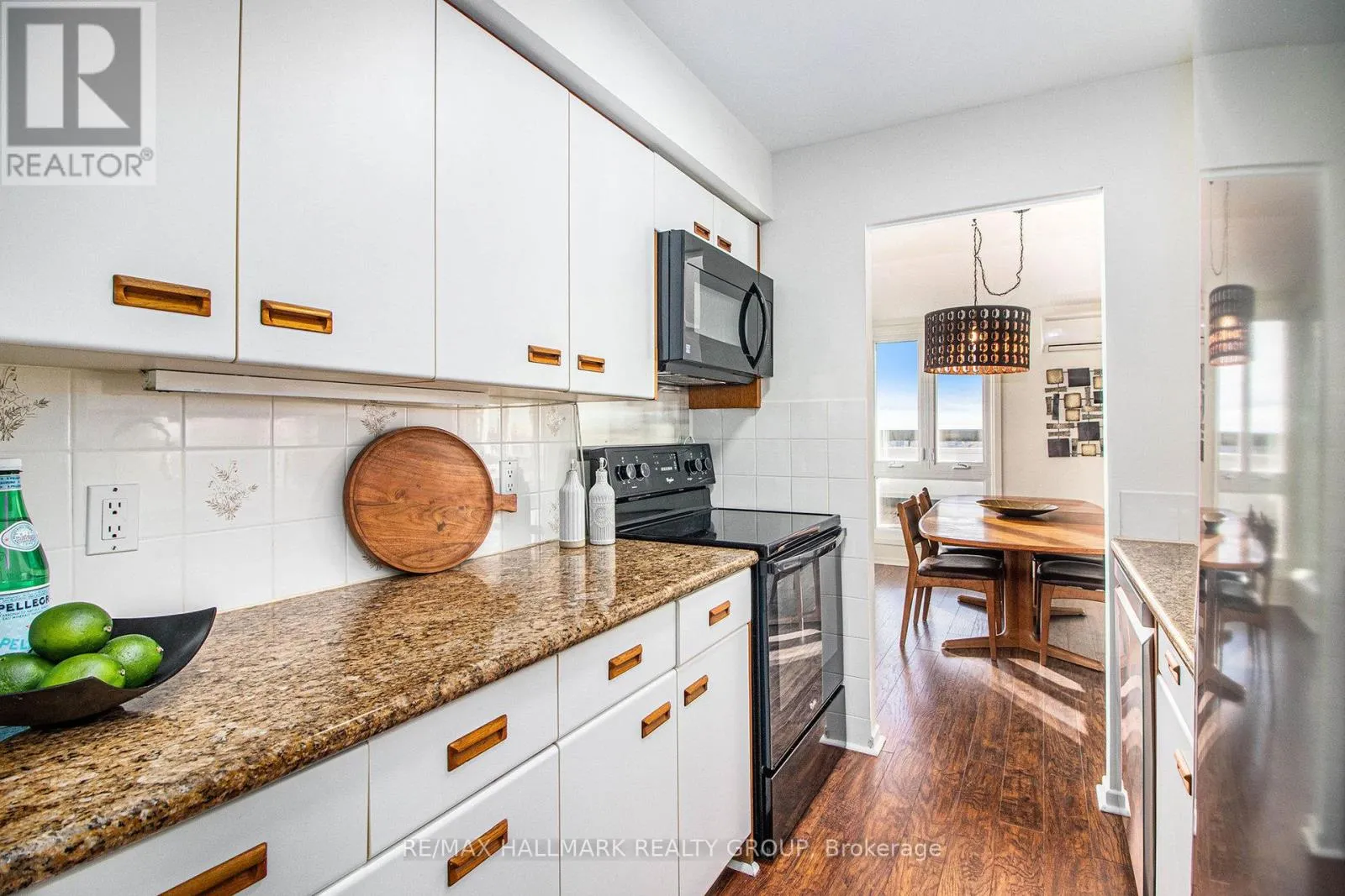 PH4 - 158C MCARTHUR AVENUE