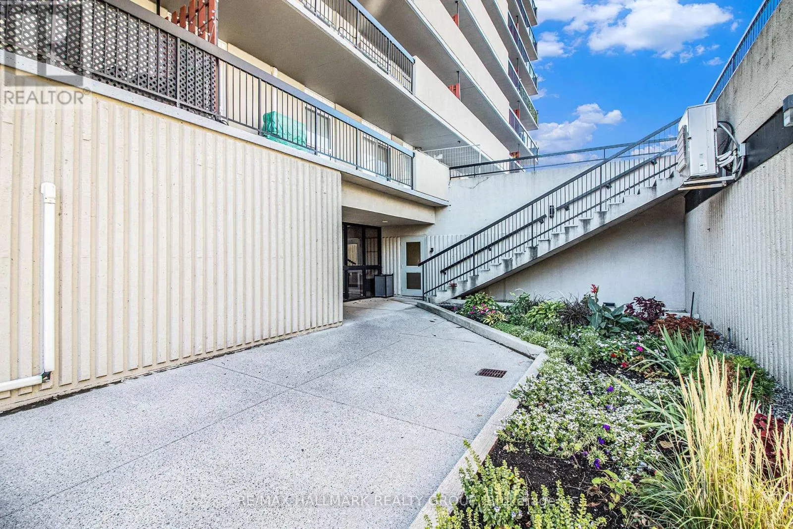 PH4 - 158C MCARTHUR AVENUE