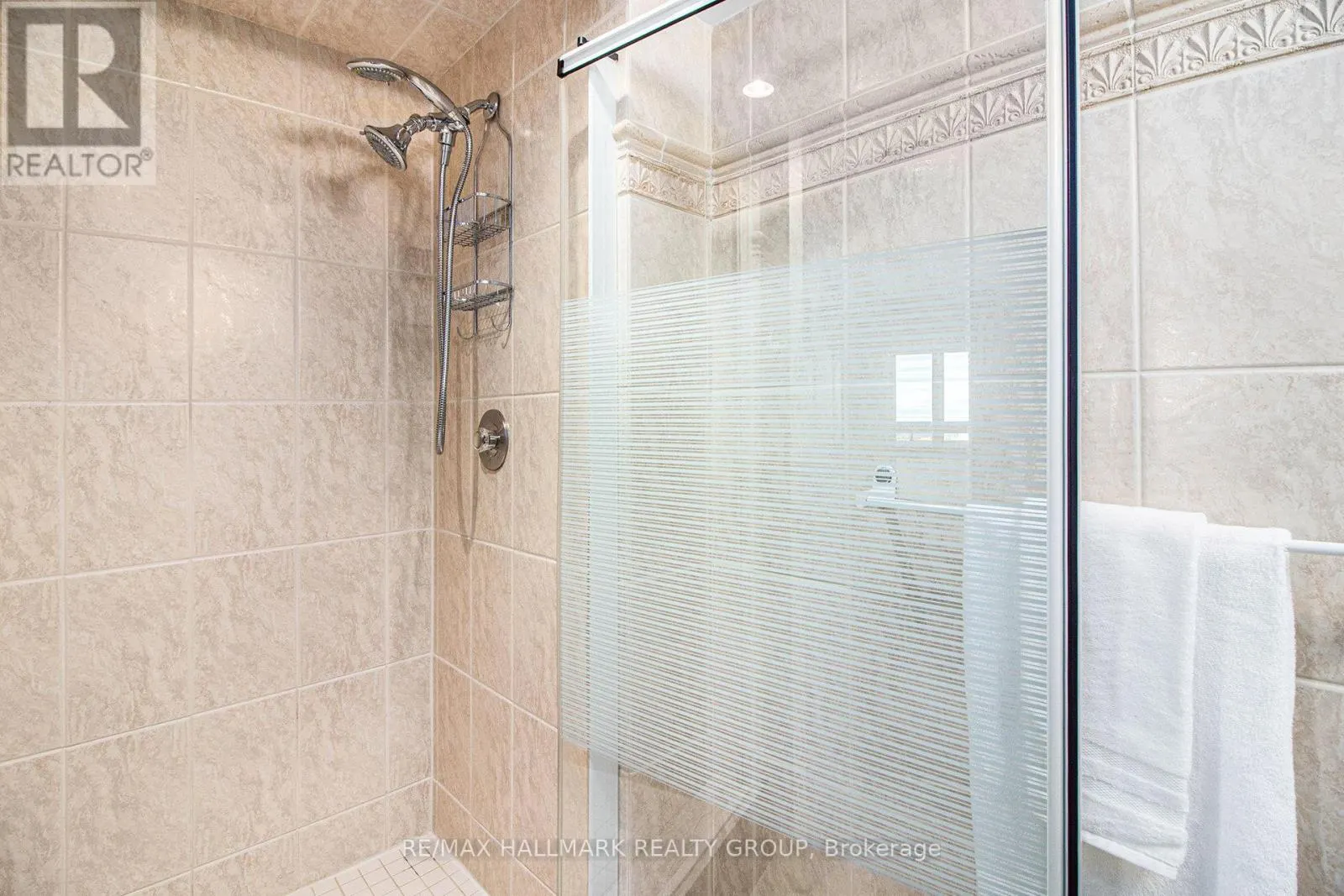 PH4 - 158C MCARTHUR AVENUE