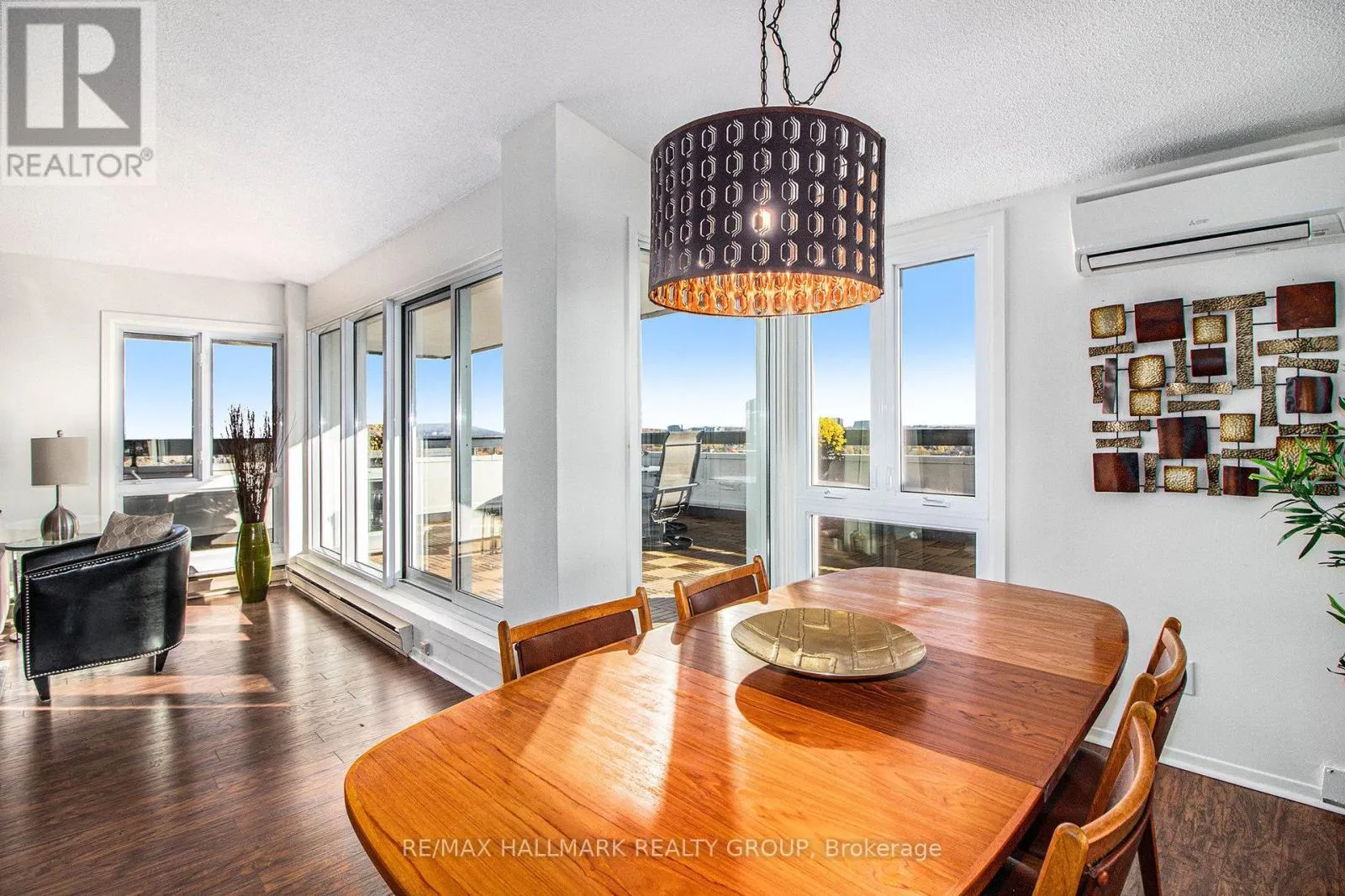 PH4 - 158C MCARTHUR AVENUE