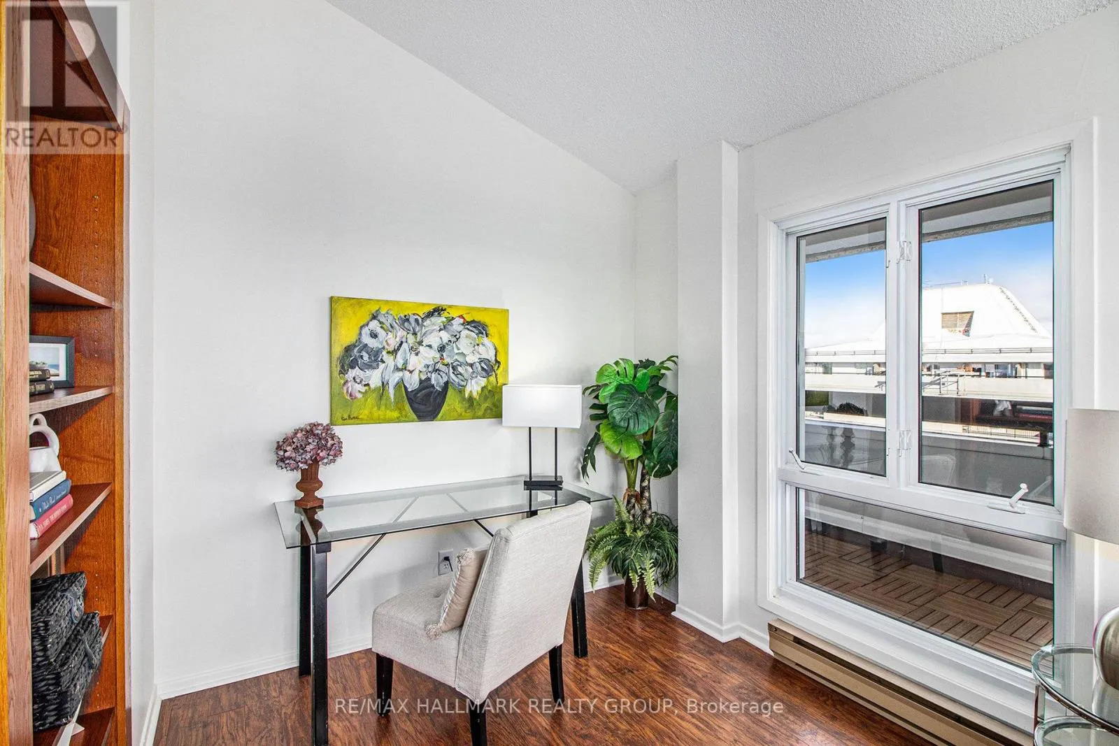 PH4 - 158C MCARTHUR AVENUE