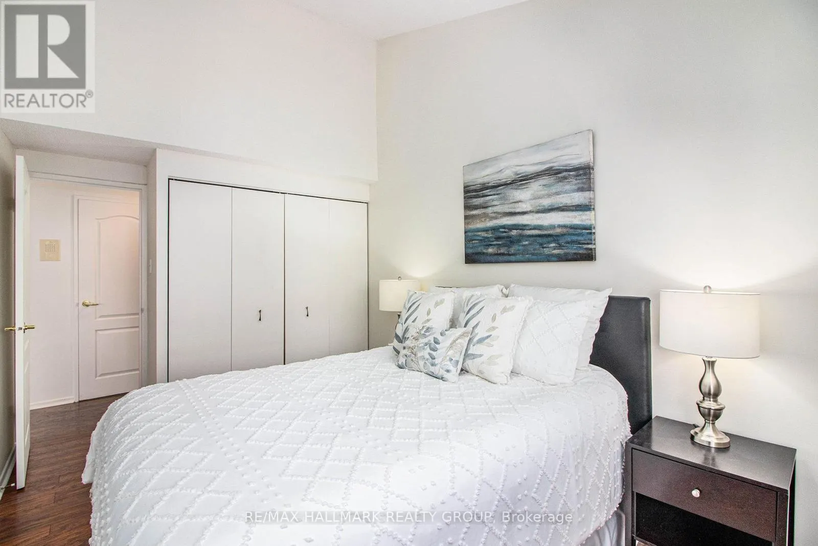 PH4 - 158C MCARTHUR AVENUE