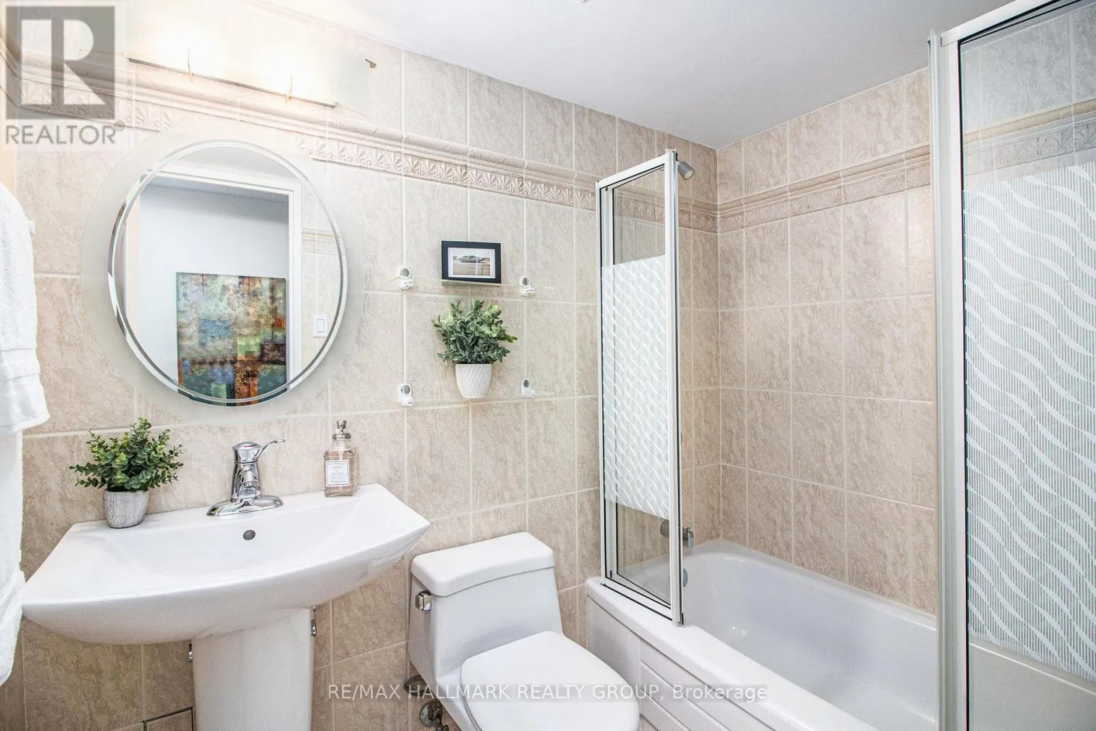 PH4 - 158C MCARTHUR AVENUE