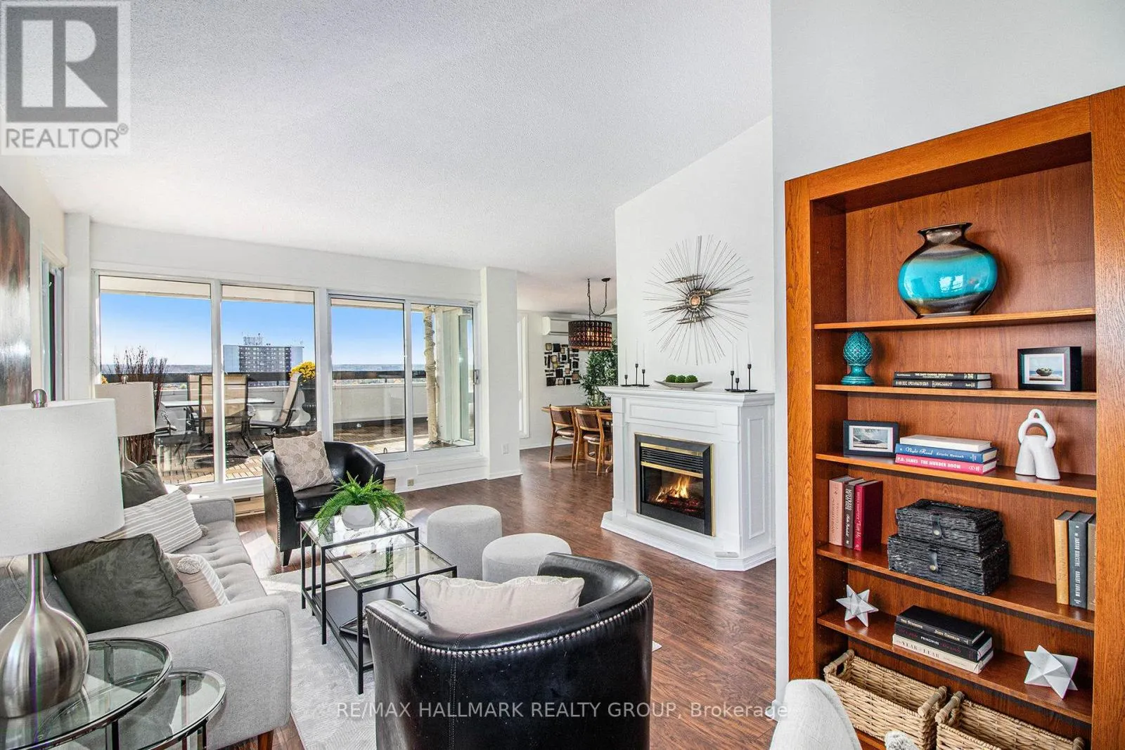 PH4 - 158C MCARTHUR AVENUE