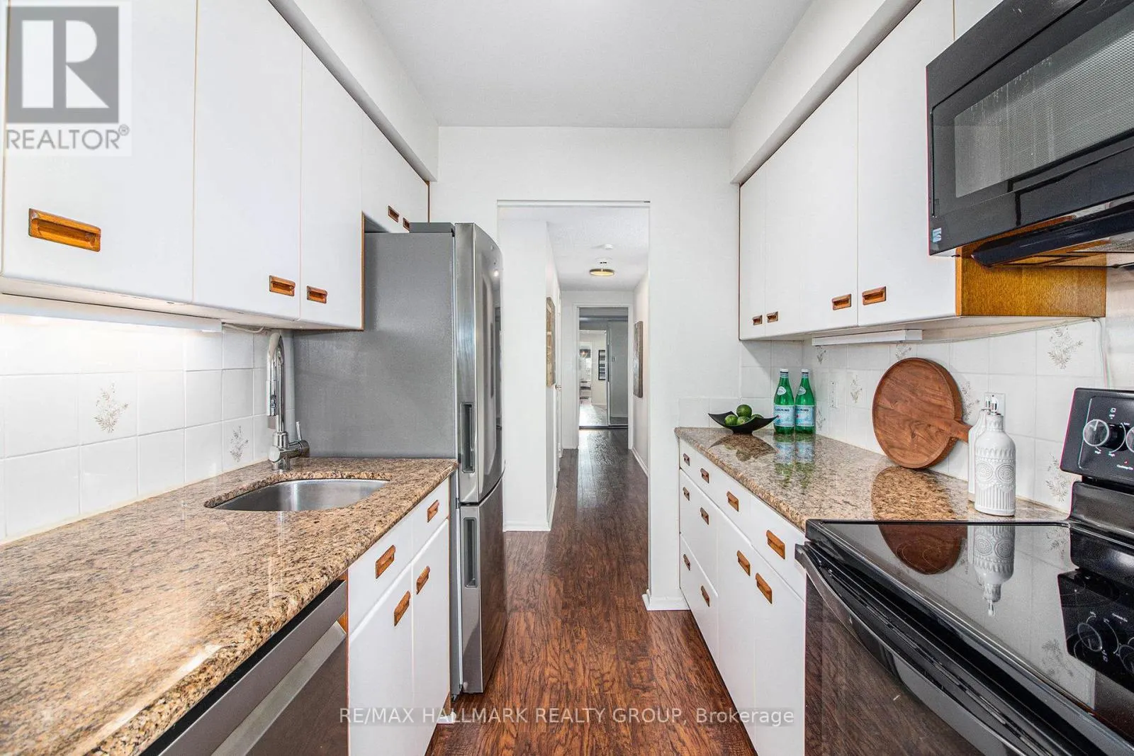 PH4 - 158C MCARTHUR AVENUE