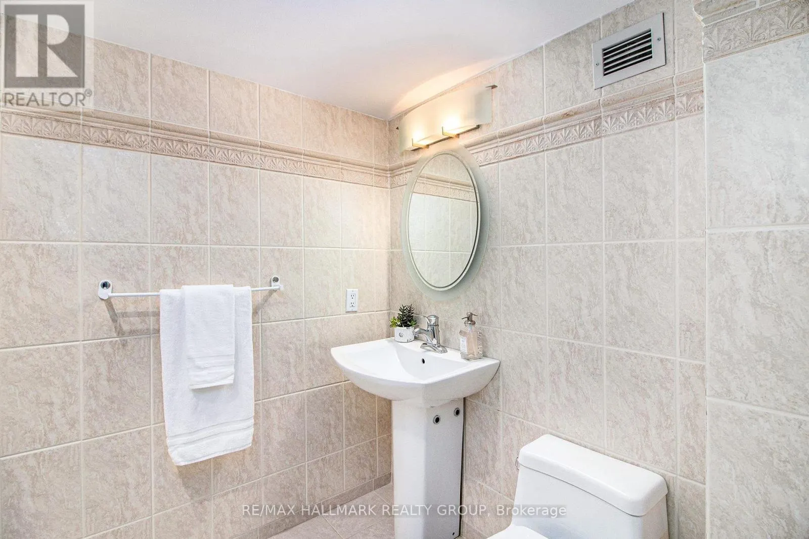 PH4 - 158C MCARTHUR AVENUE