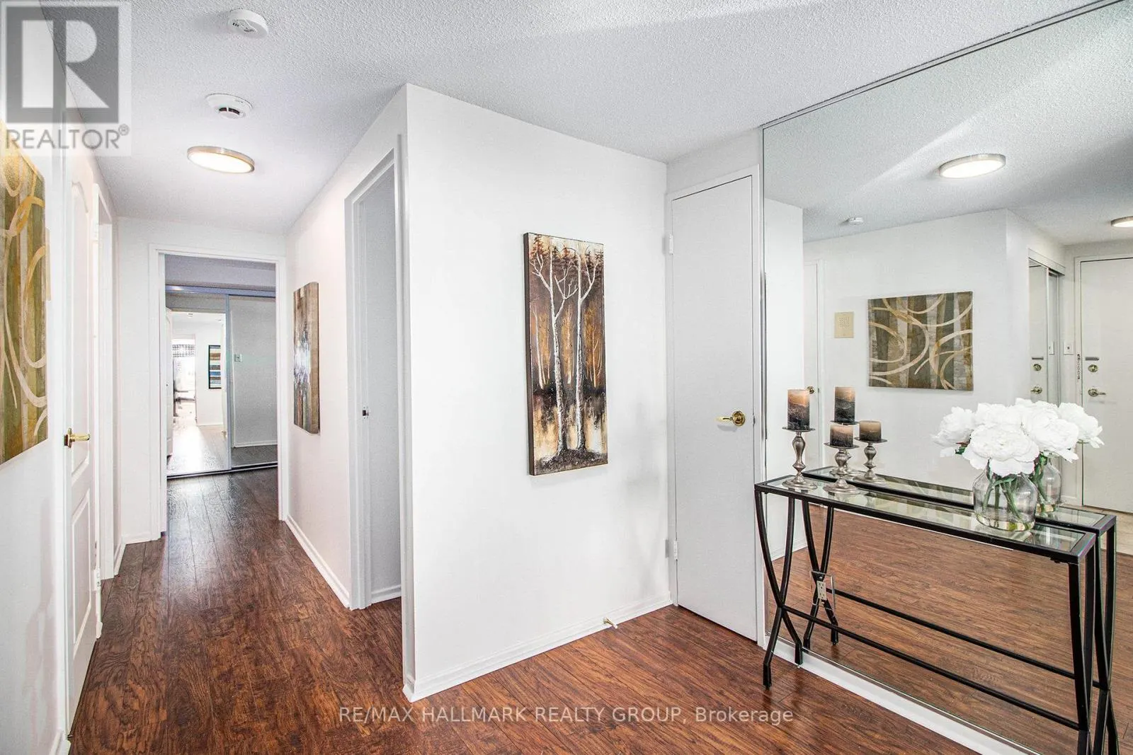 PH4 - 158C MCARTHUR AVENUE