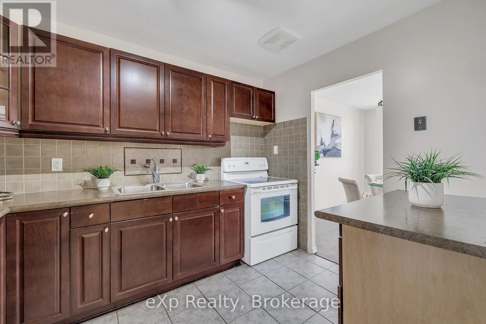 605 - 1100 COURTLAND AVENUE E, #605