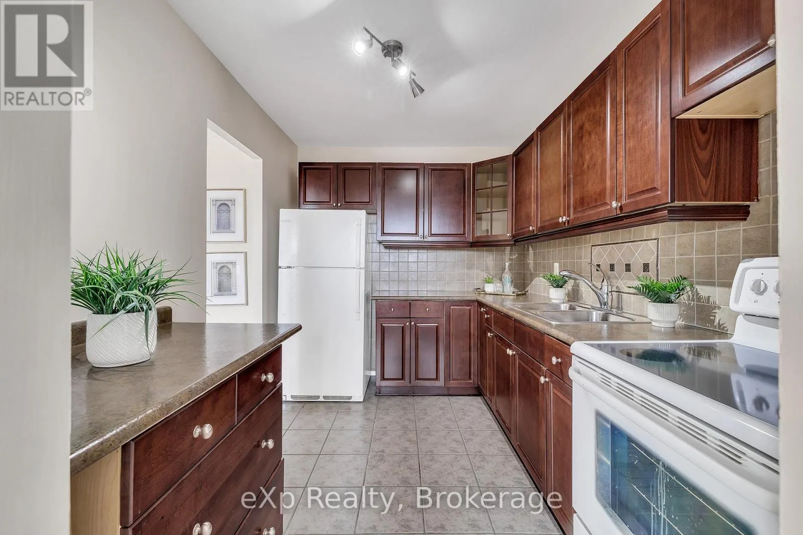 605 - 1100 COURTLAND AVENUE E, #605