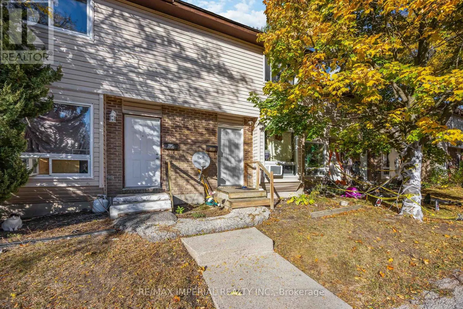 301 - 42 HAMPTON AVENUE