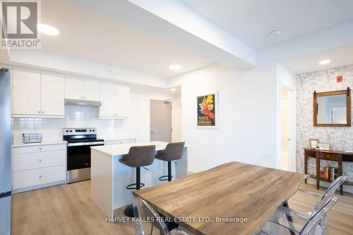 205 - 19B WEST STREET