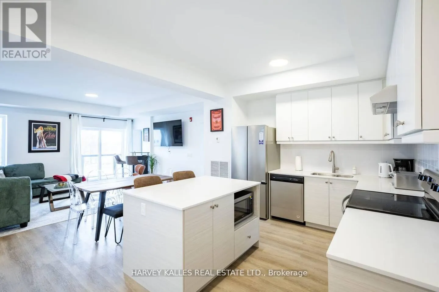 205 - 19B WEST STREET