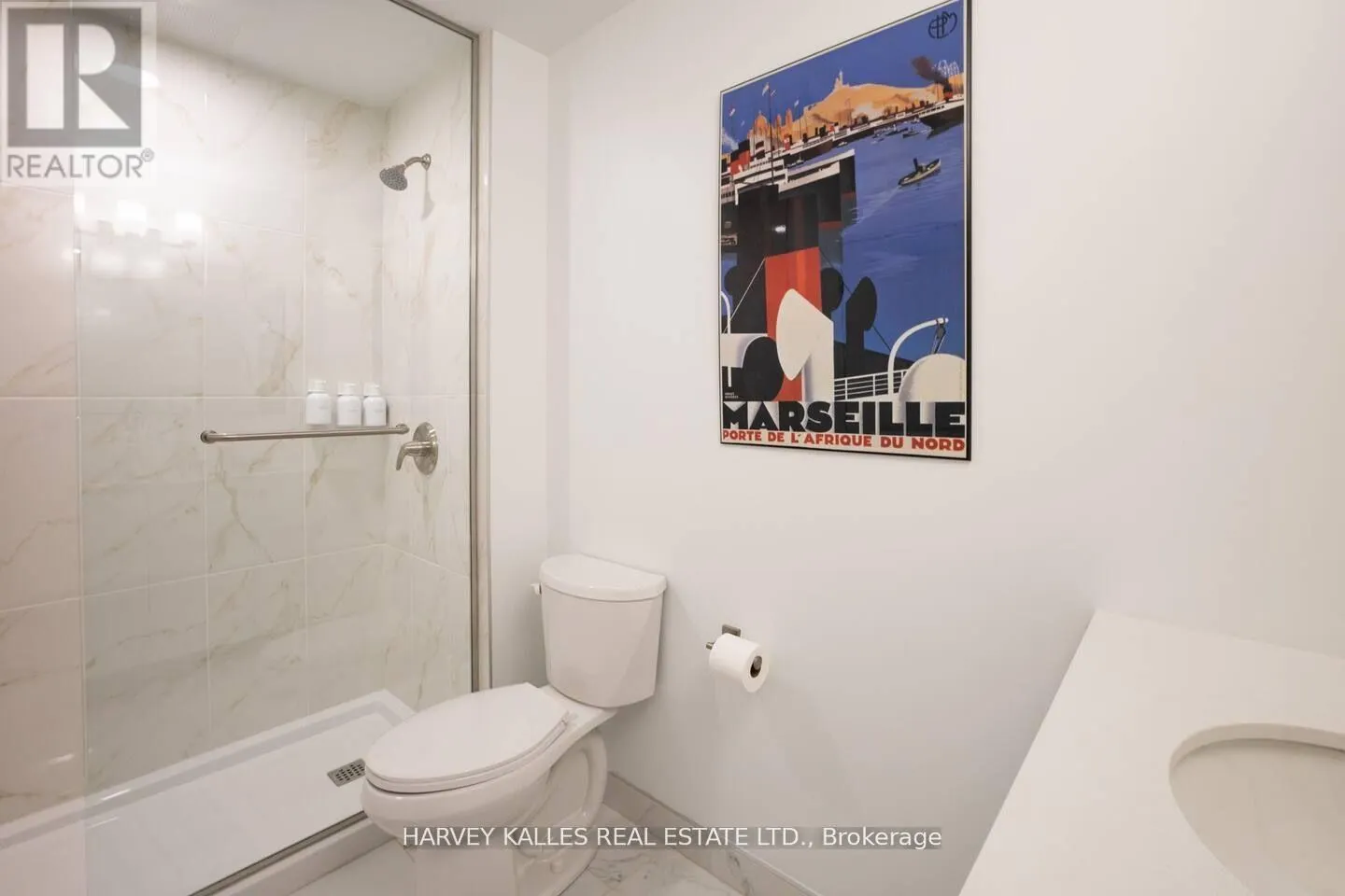 205 - 19B WEST STREET