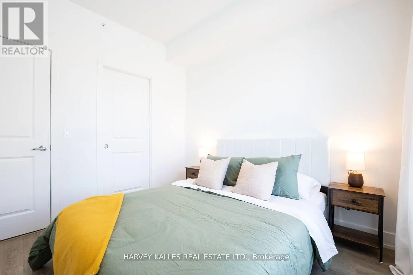 205 - 19B WEST STREET