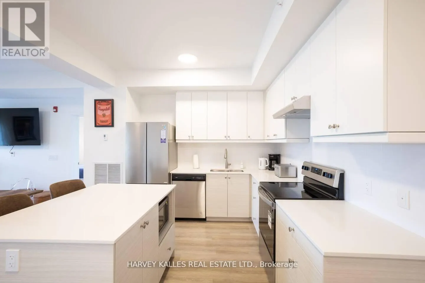 205 - 19B WEST STREET