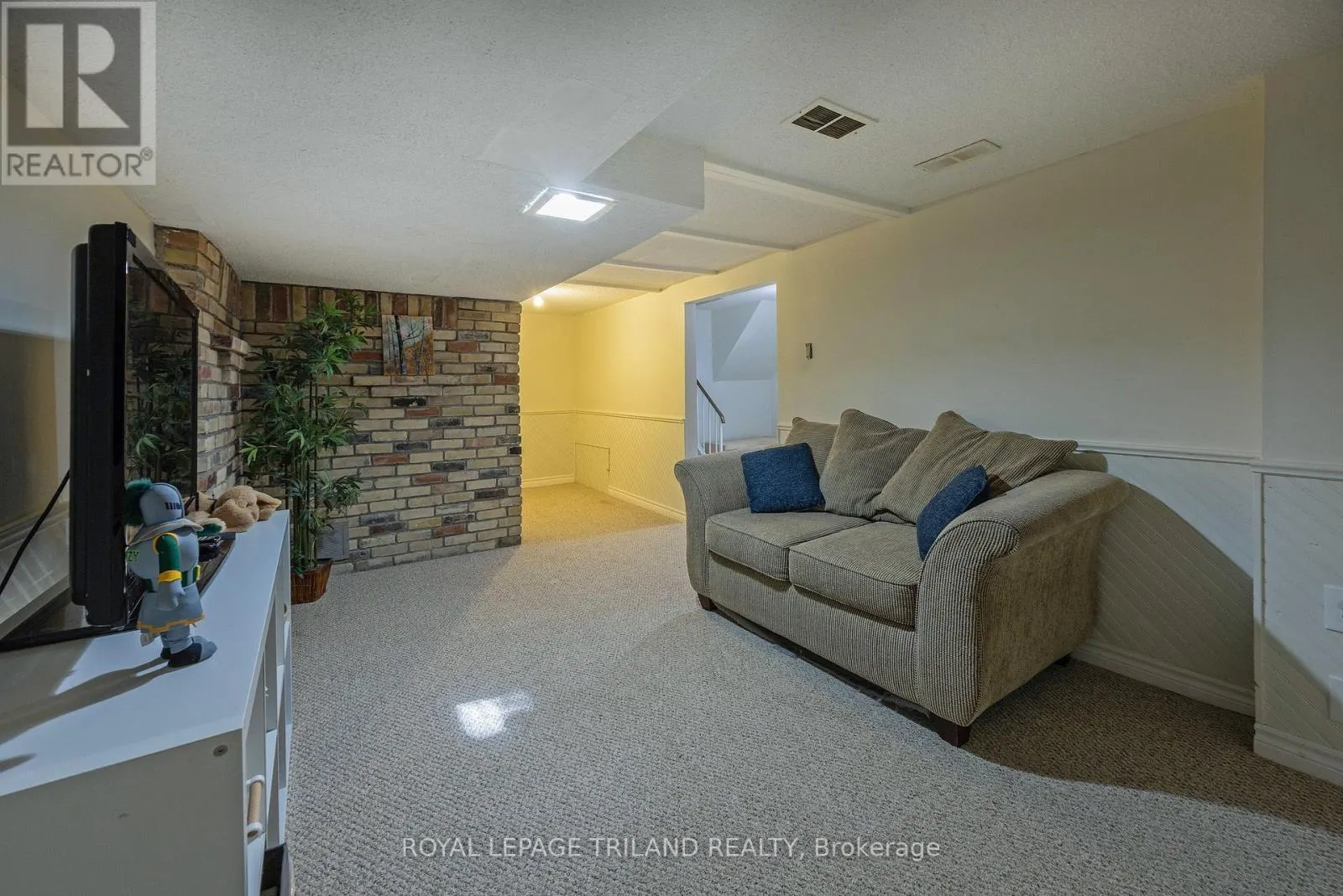 2 - 590 MILLBANK DRIVE, #2