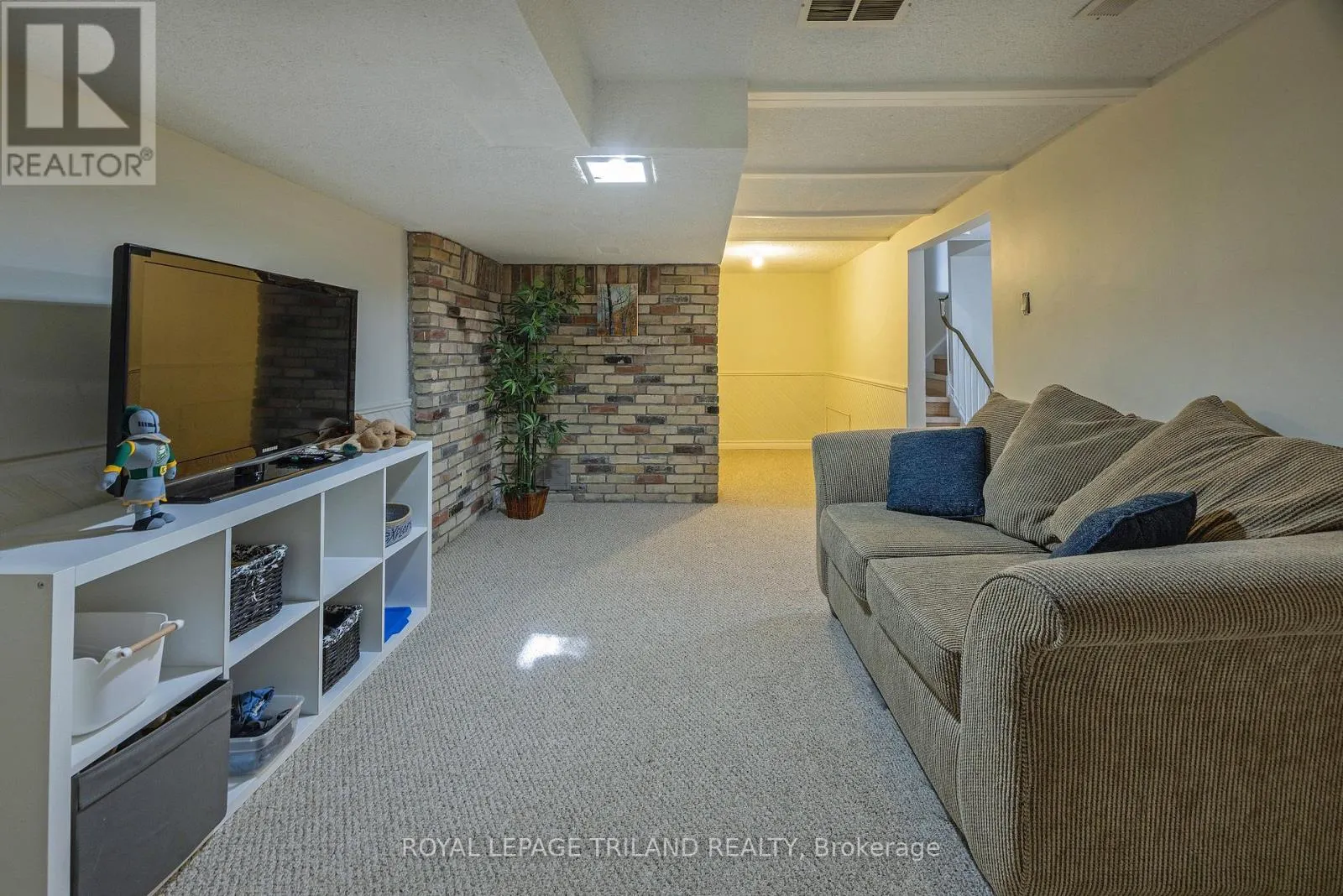 2 - 590 MILLBANK DRIVE, #2