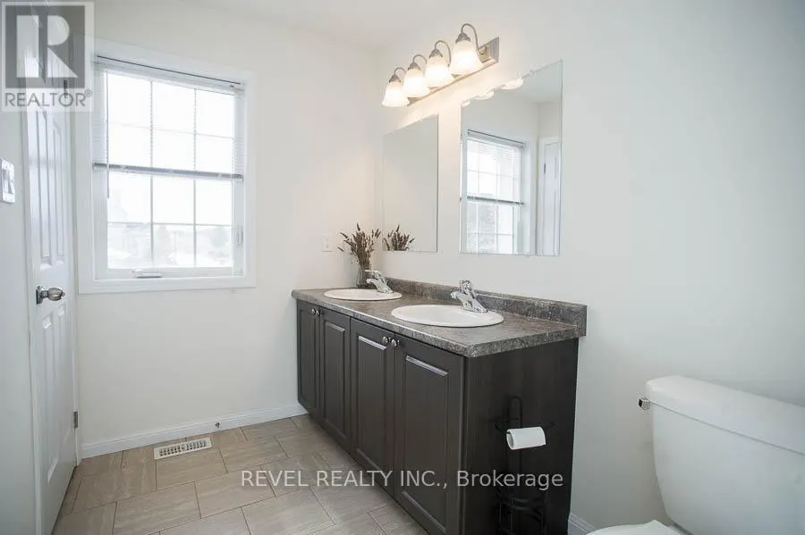 22 - 21 DIANA AVENUE