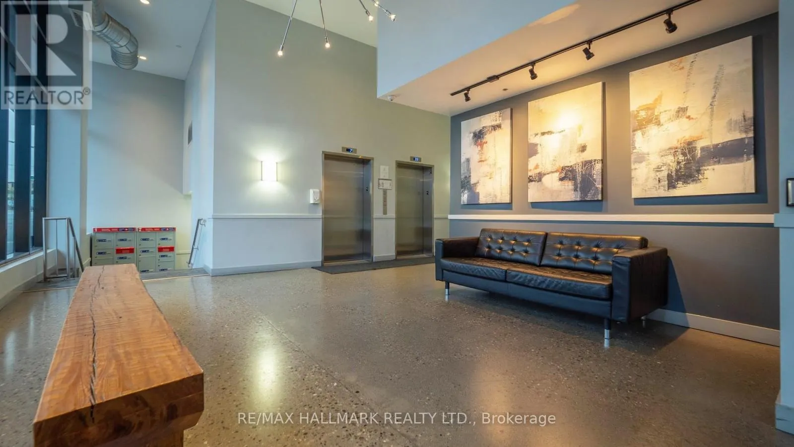 711 - 1 VICTORIA STREET S