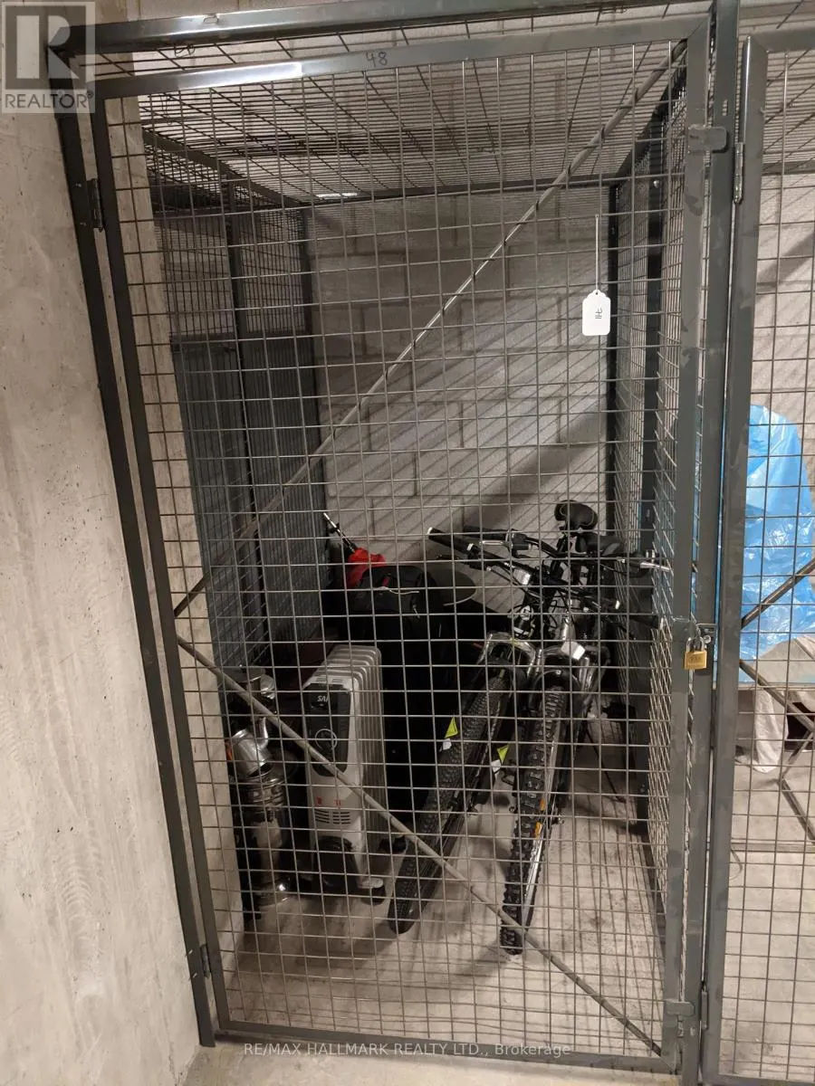 711 - 1 VICTORIA STREET S